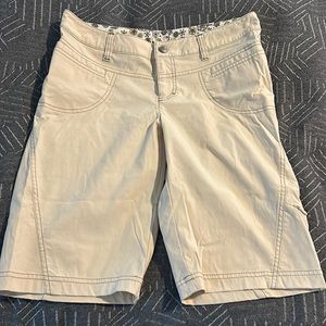 Athleta Bermuda Shorts - size 4 - Cream